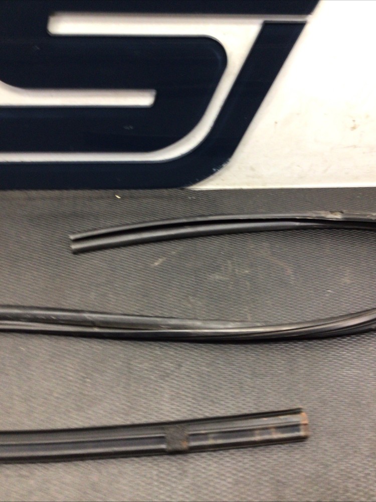 2008 Hyundai Sonata - Left Driver Front Window Run Channel