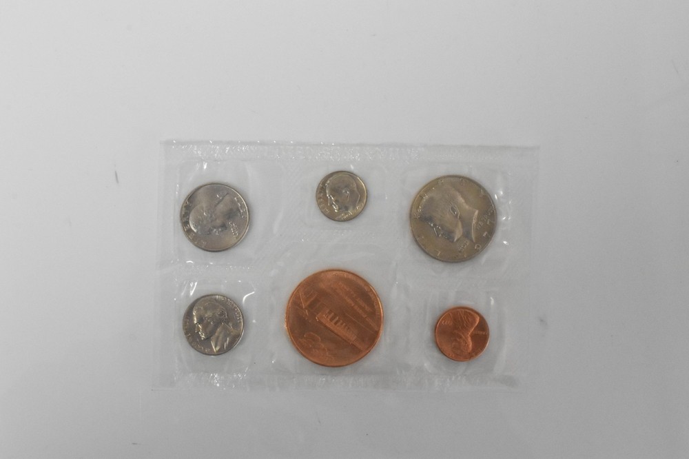 1977 US Mint Uncirculated Partial Coin Set NO Envelope
