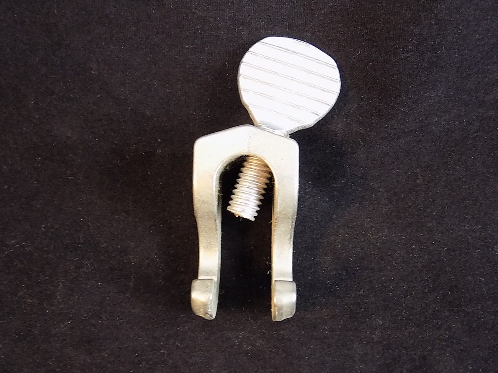 LABORATORY HOOK ROD CLAMP FISHER FLEXFRAME with angled thumb screw