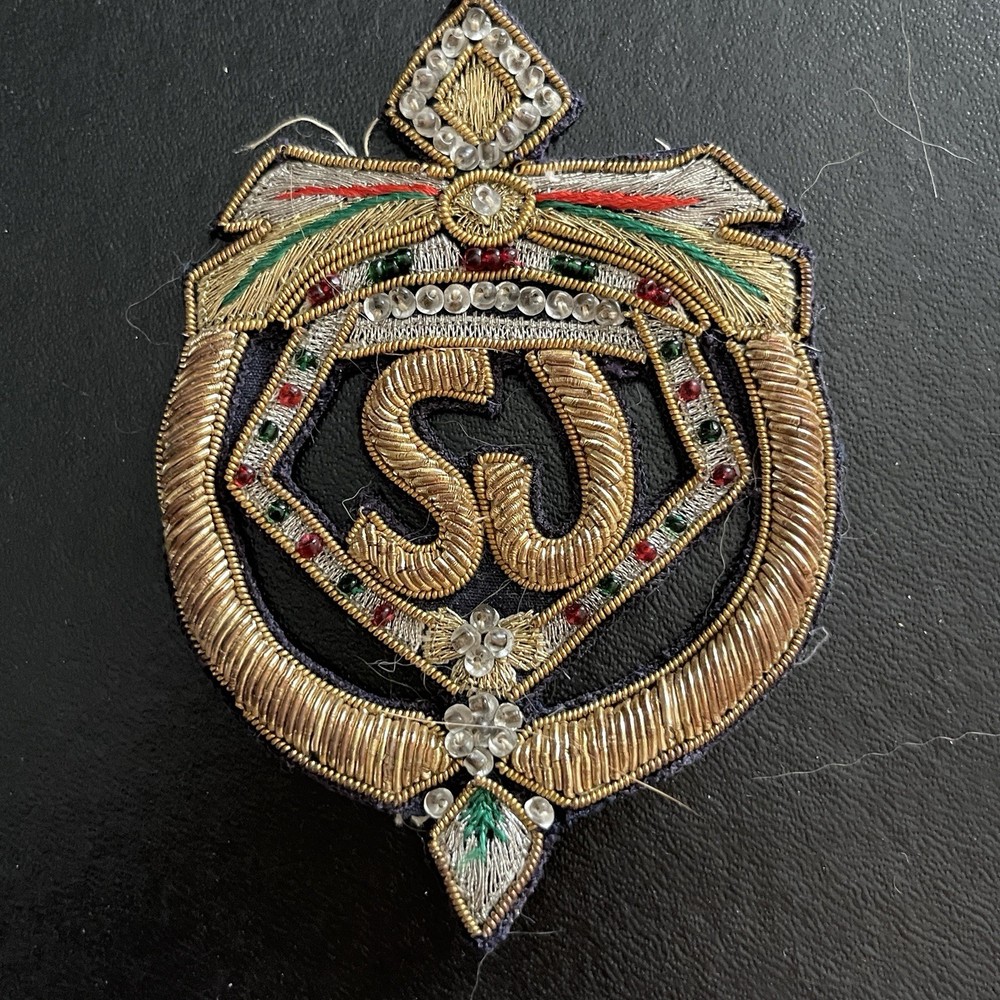 VINTAGE ST JOHN'S DESIGNER REPLACEMENT BUTTONS & EMBROIDERED PATCH