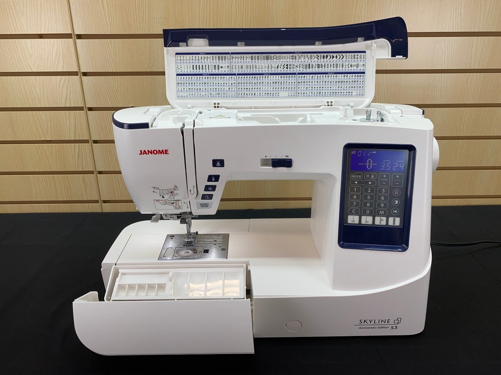 Janome Skyline S3 Anniversary Edition Computerized Sewing Machine - Pre-Owned ✅
