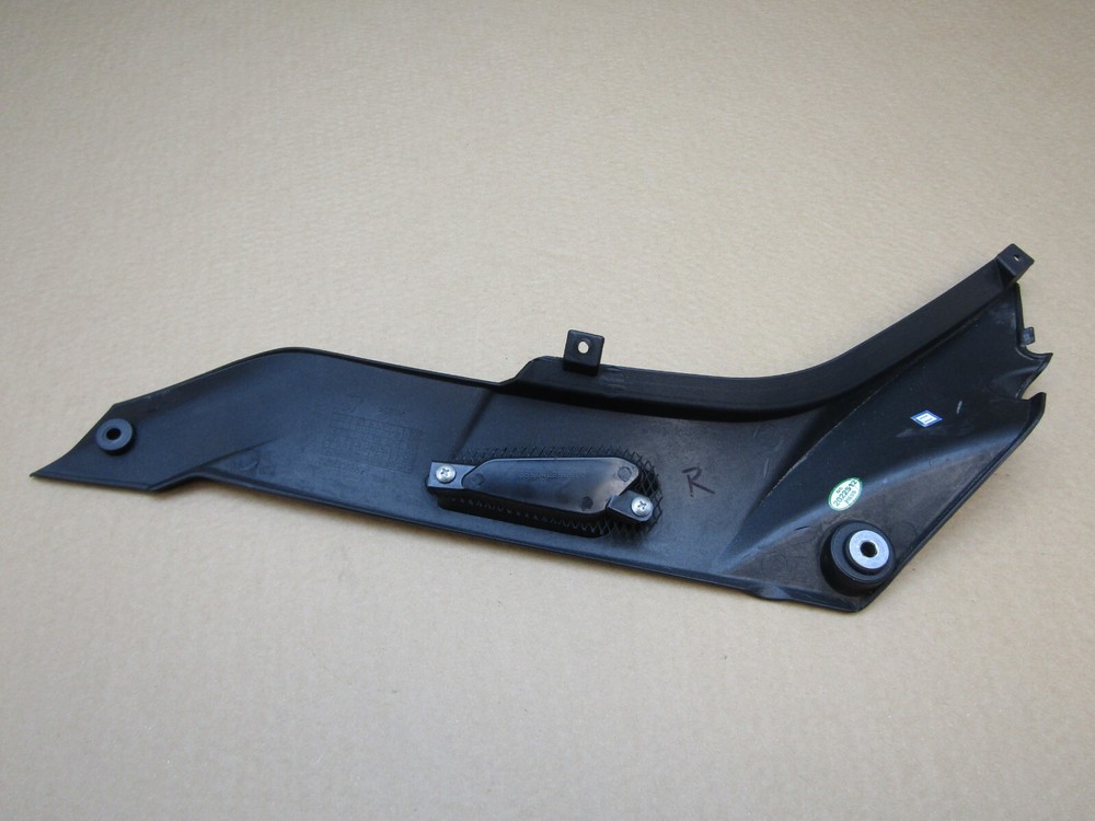 Benelli BN 125 E5 2022 right under seat middle fairing panel (13152)