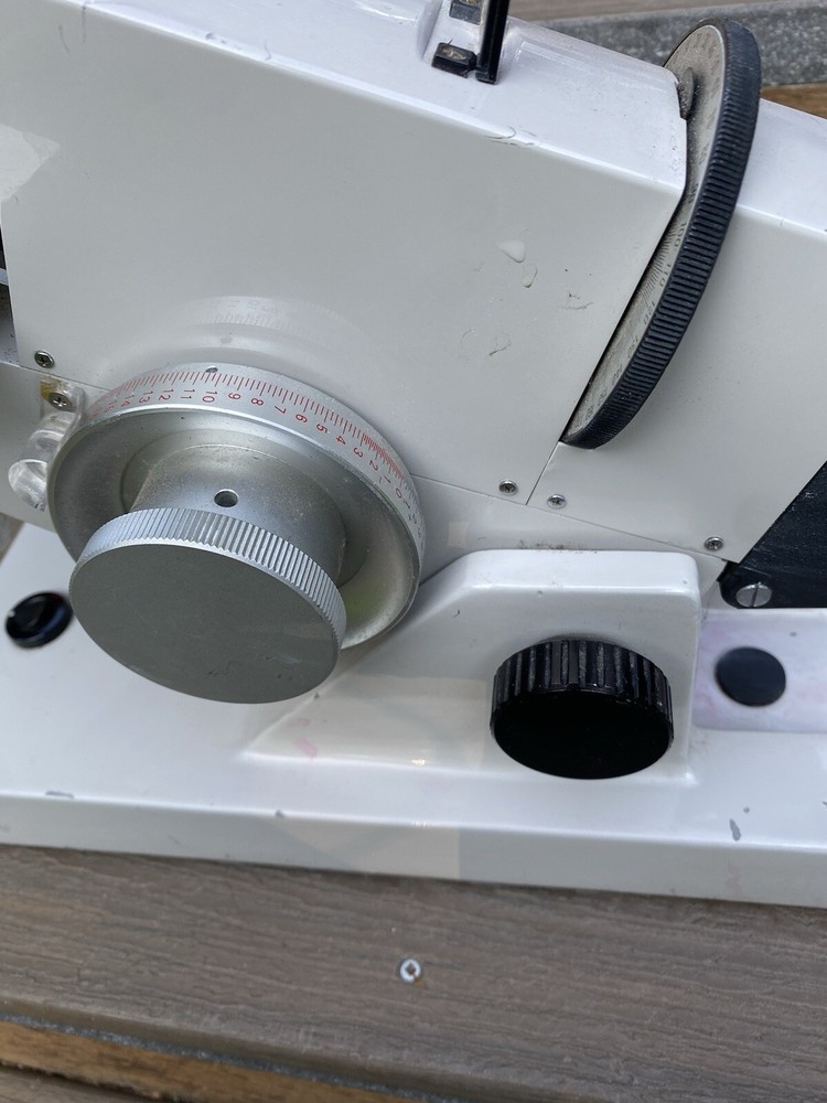Burton 2020 Lensmeter