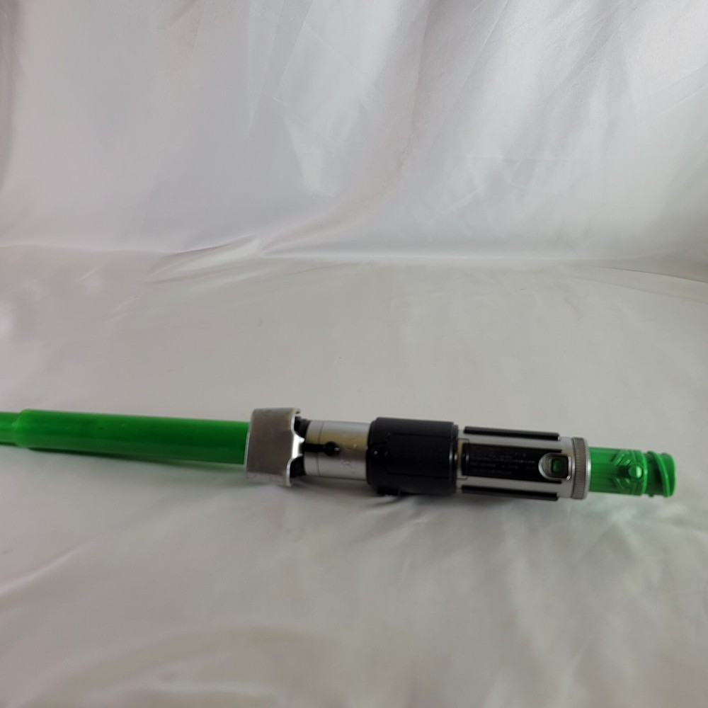 YODA GREEN LIGHTSABER, 2016 WORKS!