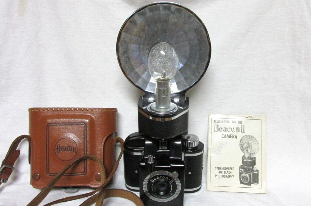 VINTAGE 1950s BEACON II CAMERA w/ FLASH & BULB & MANUAL