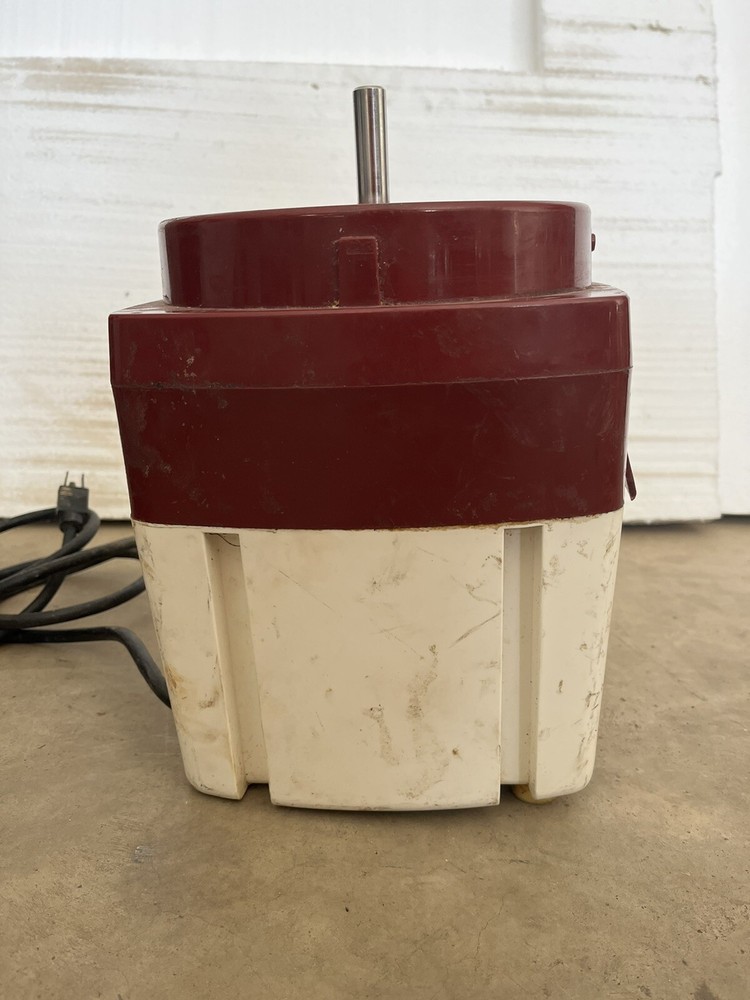 Robot Coupe R2 Combination Processor Base Only not working unsure how to use.