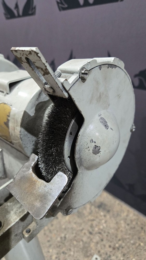 UNKNOWN BRAND PEDESTAL GRINDER