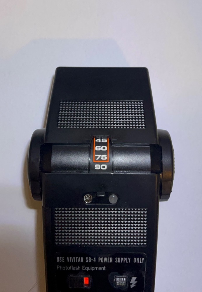 Vivitar Auto Thyristor 283 Flash, PLUS wire connector, Tested Works