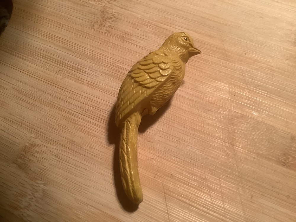 Vintage molded plastic parrot, with rattle beads inside! 3 inches