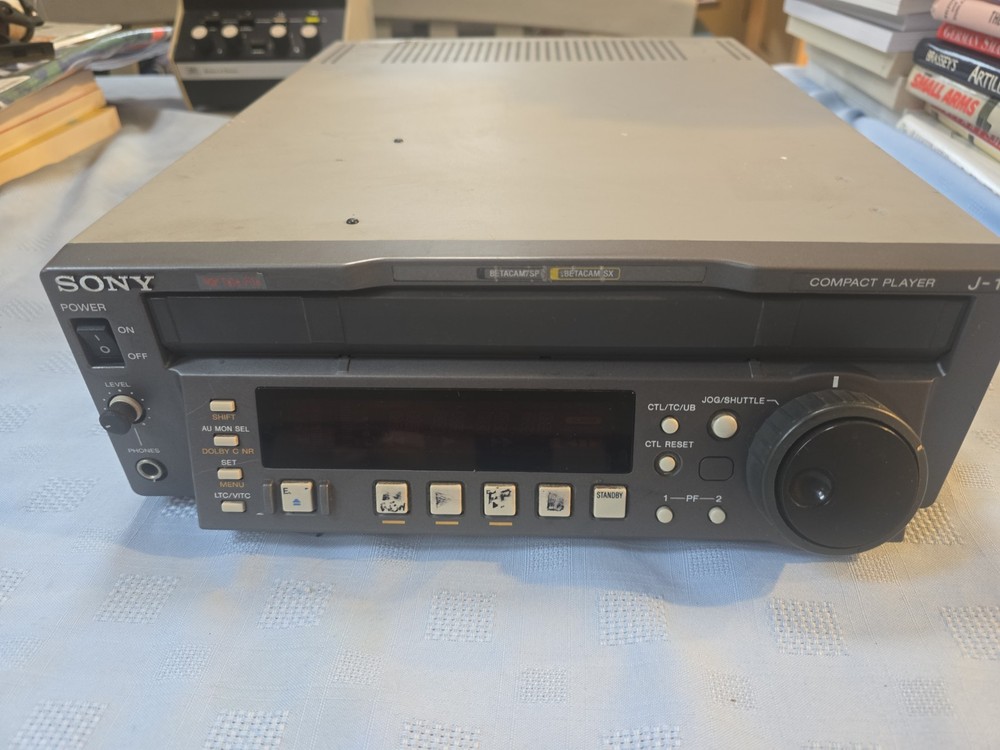 Sony J-1 Betacam SP SX Compact Player Broadcast Video Deck Powers On