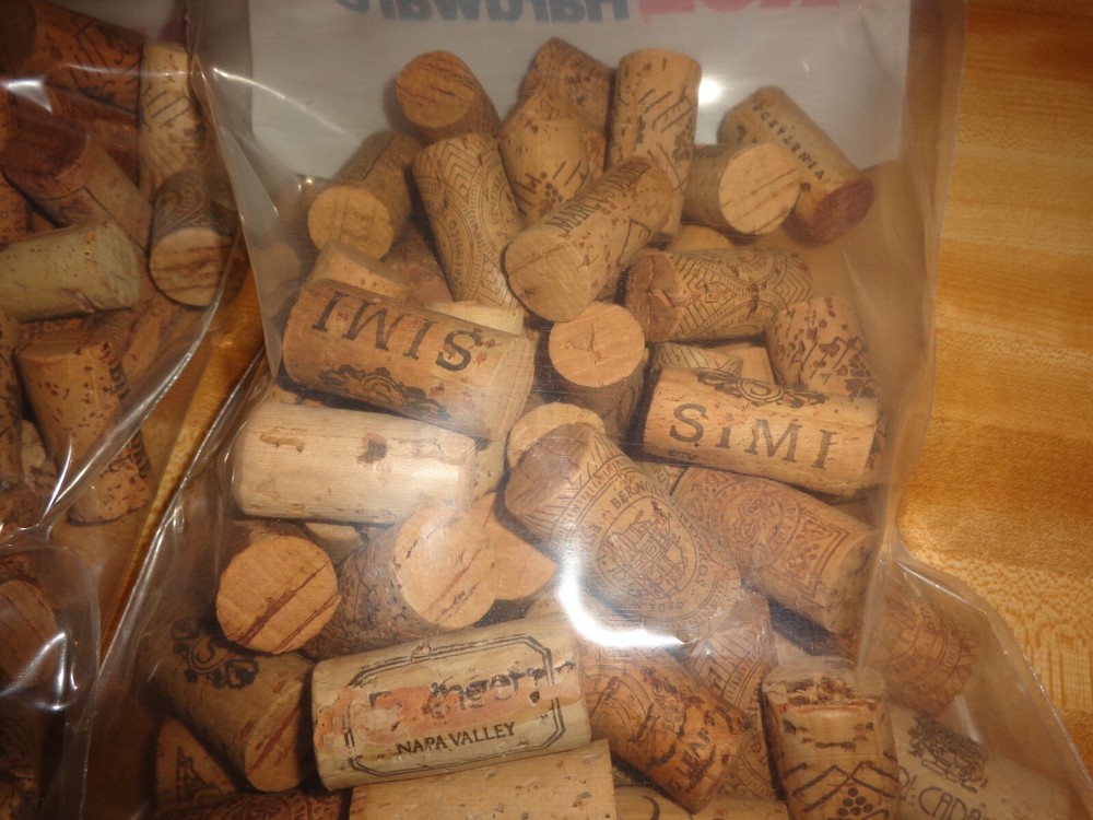 A LOT OF 100 WINE CORKS DIFFERENT KINDS GOOD CONDITION