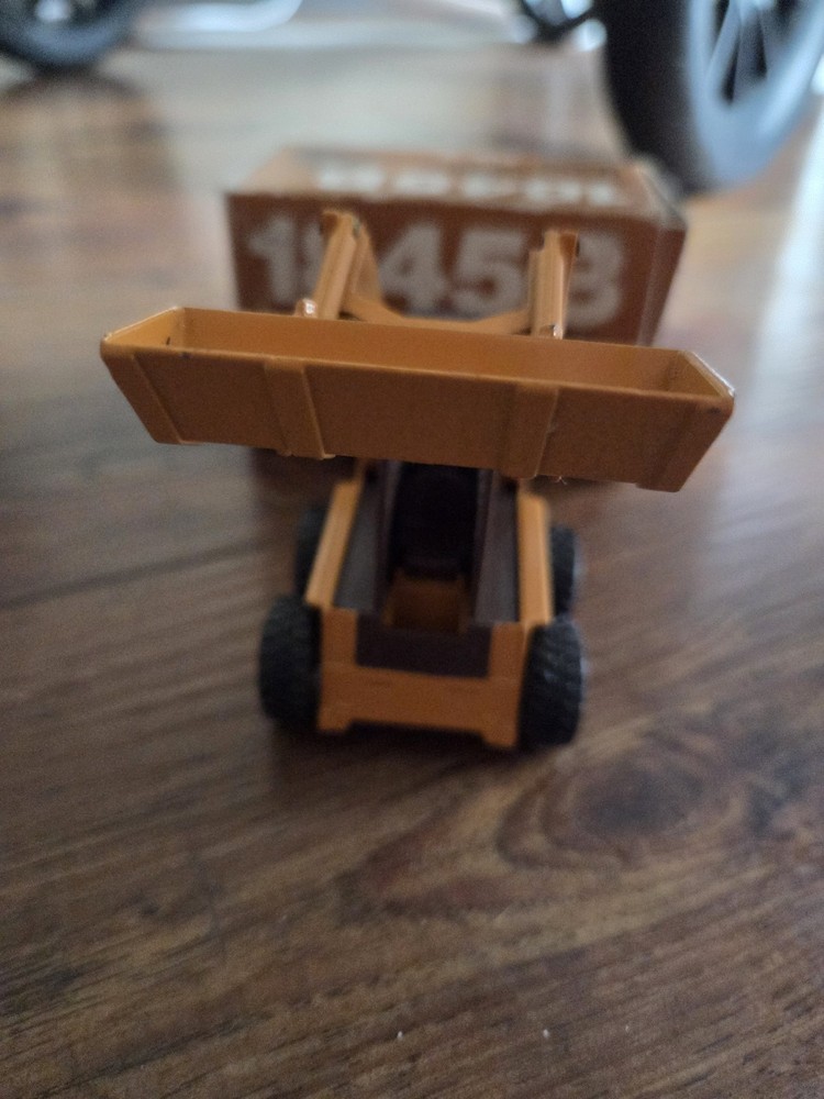 Case 1845B Model 1:35 Scale Uni-loader With Box