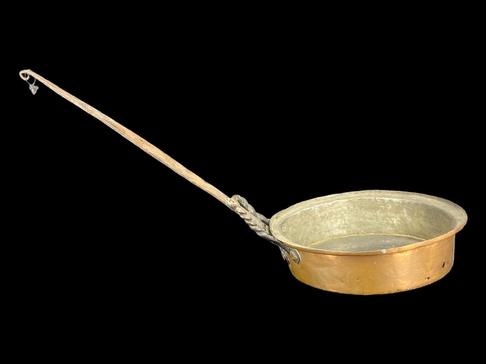 Antique Hammered Copper Pan w/ Iron Long Handle 8.25" Diameter 2" Depth