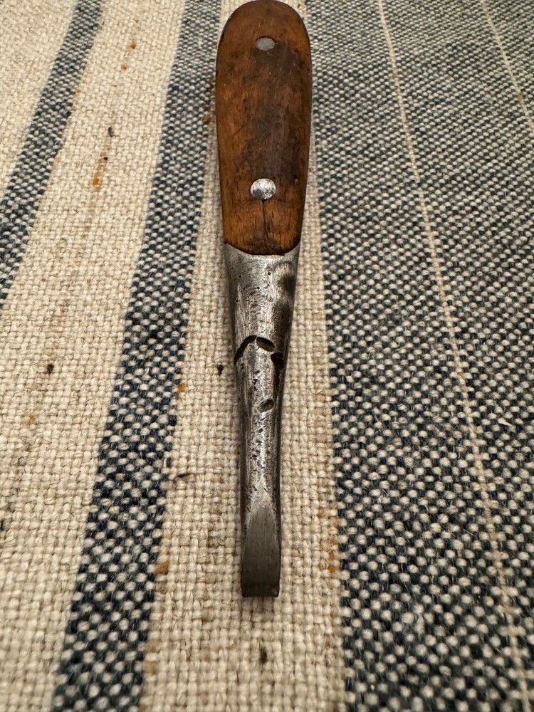 Perfect Handle Old Split Wood Screwdriver - Short - Unmarked Old