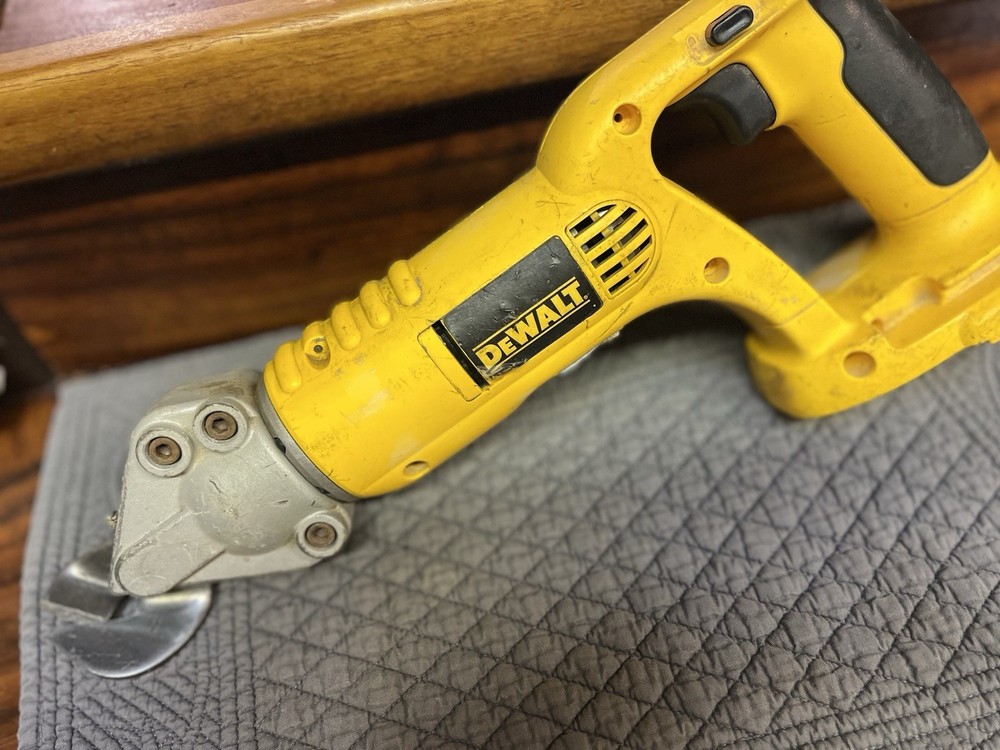 Dewalt DC495 18V Cordless 18GA Offset Shear Tool Only