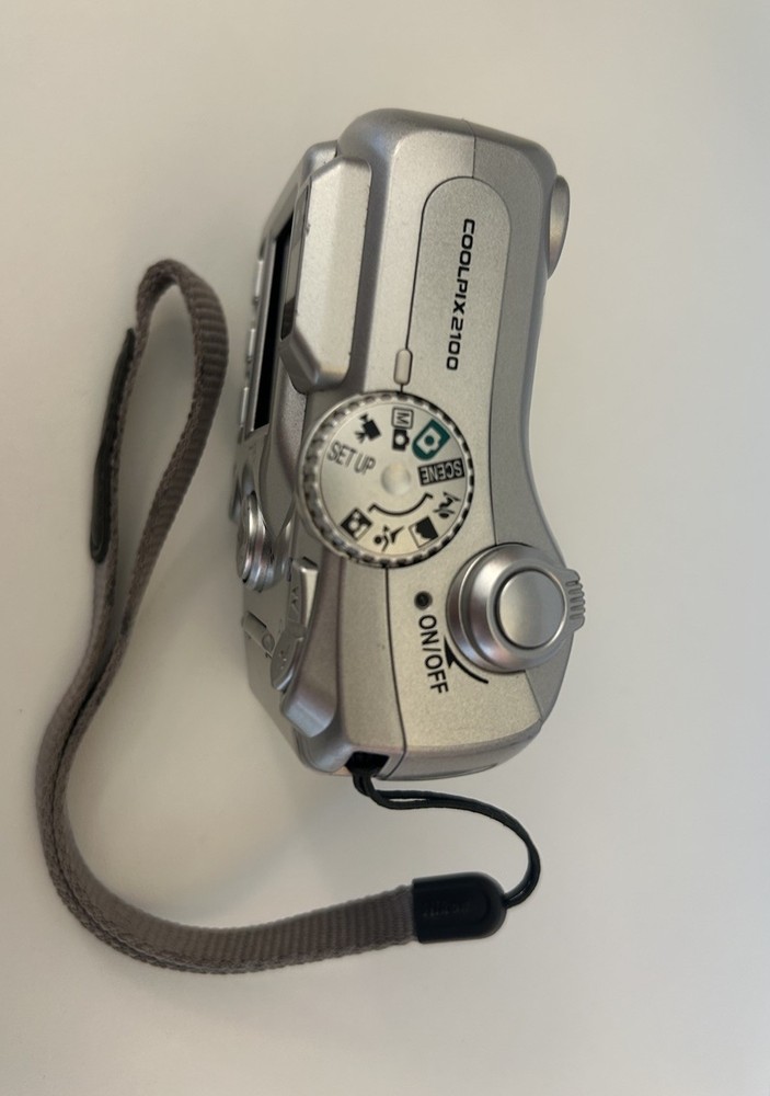 Nikon Coolpix 2100 Digital Camera Silver Tested Working