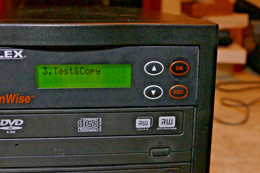 CD/DVD Disc Duplicator Copier with 6 Drive Bays - 1 empty bay, 5 drives