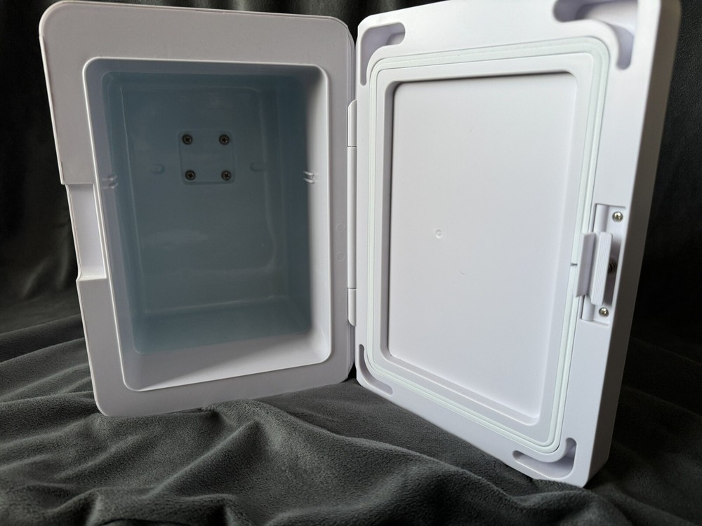 Personal Chiller Mini Fridge Small Space Cooler, White Marble