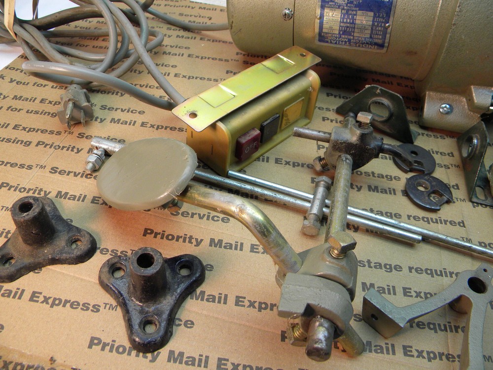 Industrial Clutch Motor 121L Sewing Machine Transmitter & Mounting Hardware