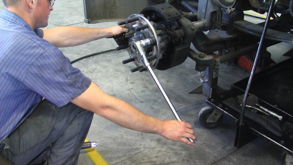 Lisle 28950 Truck Wheel Stud Installer