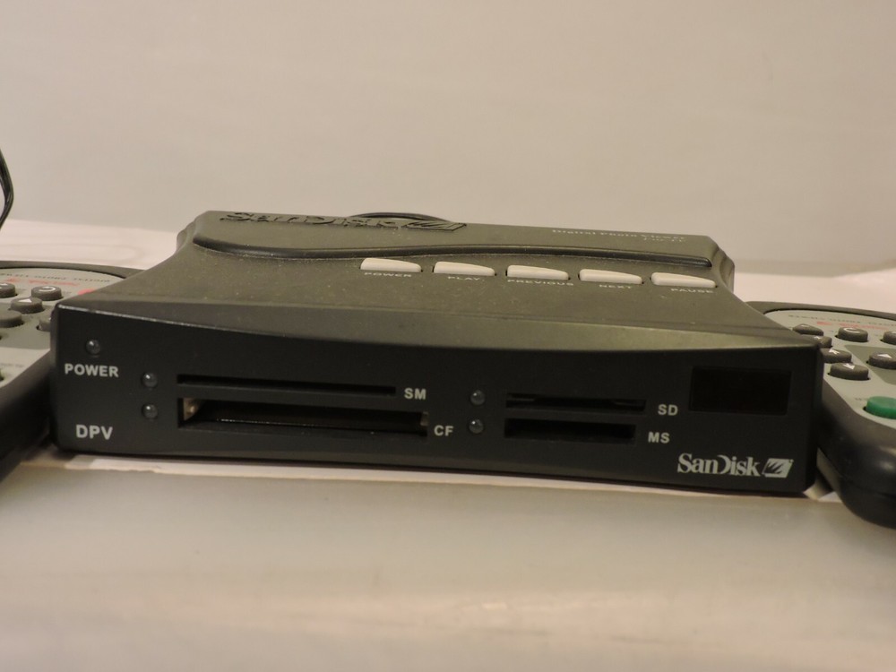 Sandisk Photo Viewer With 2 Remotes
