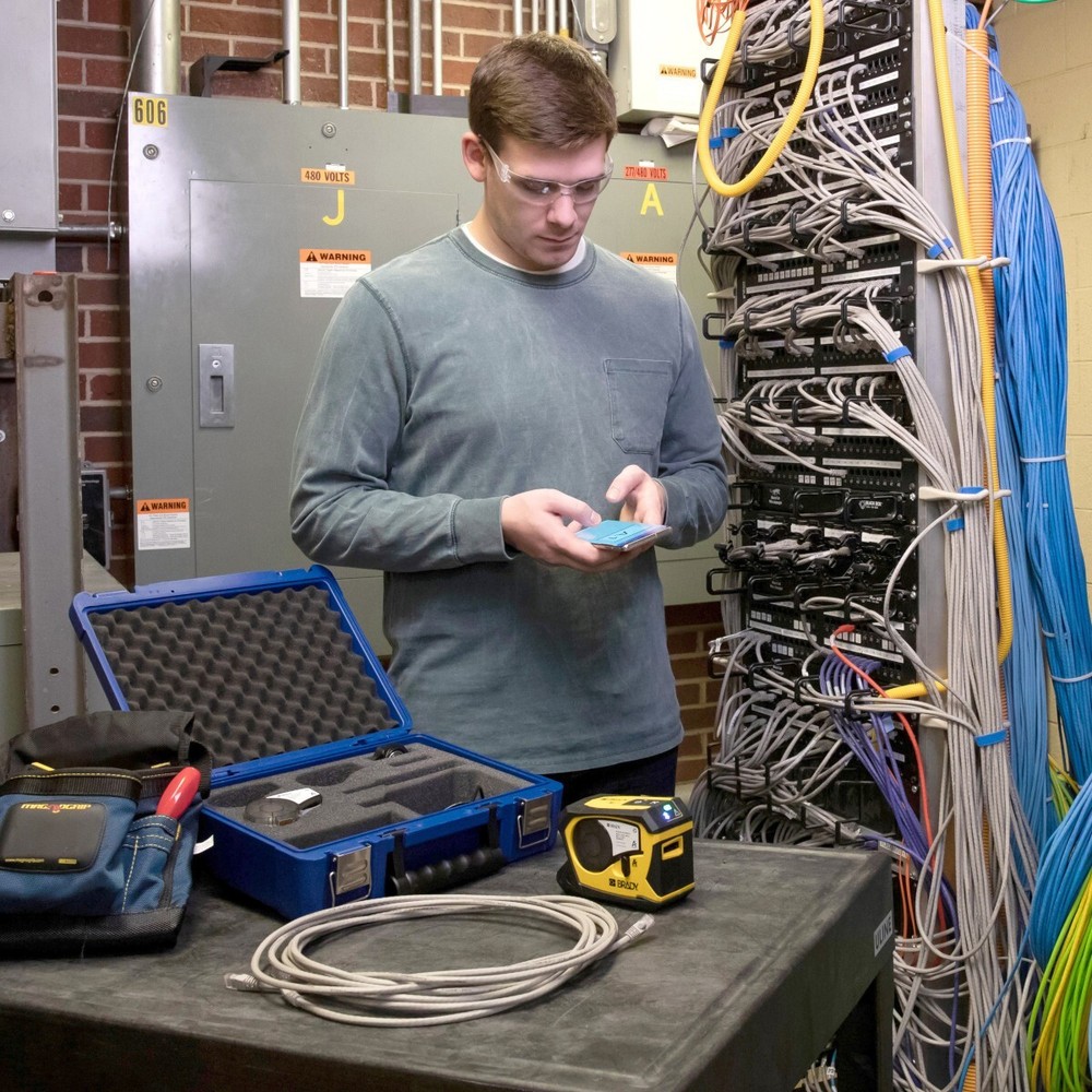 Brady M211 Portable Bluetooth Label Printer - Mobile app for iOS and Android