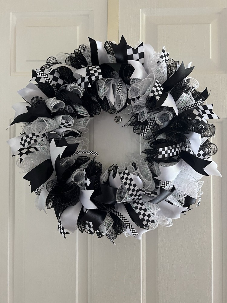 16 X 16 Winner Winner Checker Flag Wreath