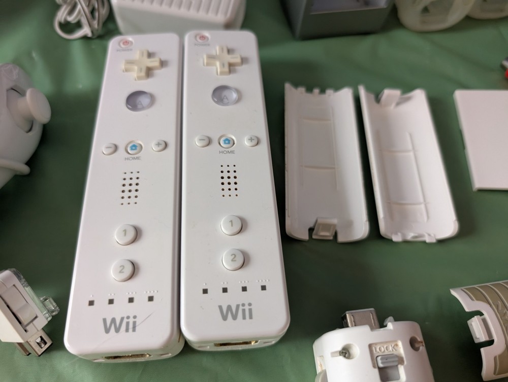 Nintendo Wii Console System + Accessories Bundle * AS IS READ DEsc
