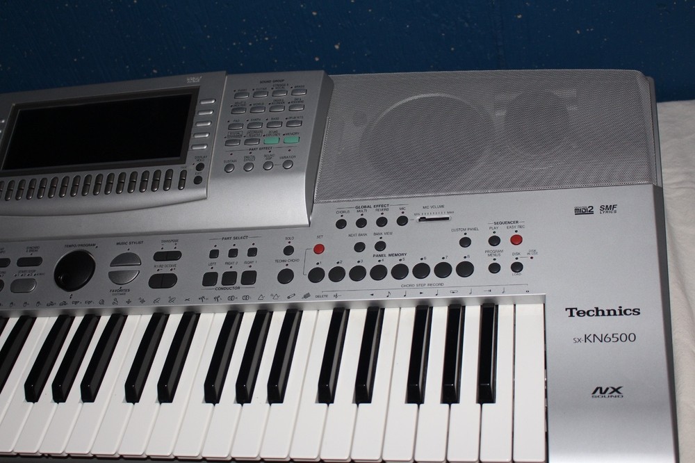 Technics SX KN6500 Digital Keyboard Workstation with extras