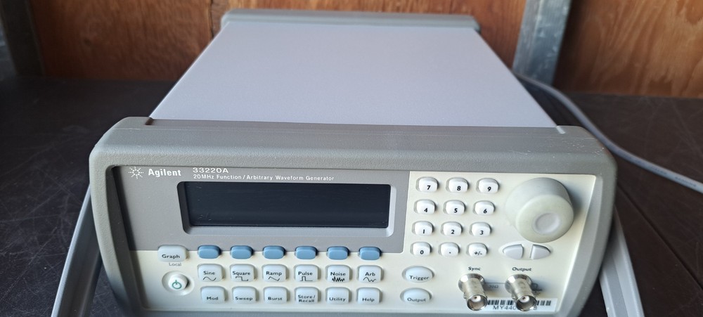Agilent Keysight 33220A 20MHz Function Waveform Generator