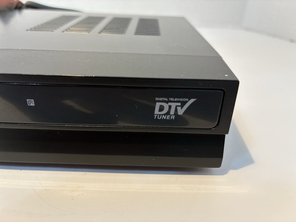 Apex Digital TV Converter Box. DT 502. Powers On. Untested. No Remote.