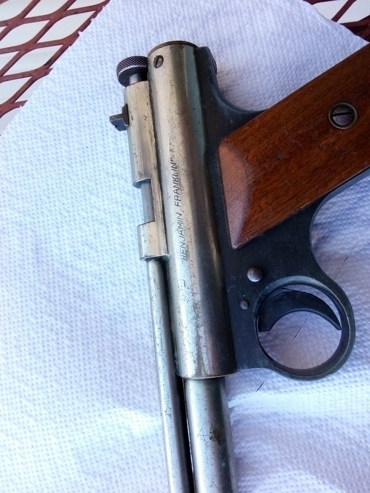 Benjamin Franklin 122 Front Pumping .22 Air Pistol