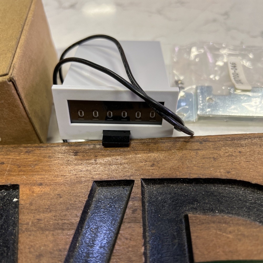 New Redington Counters D2-4906 Panel Mount Electromechanical Totalizer Counter