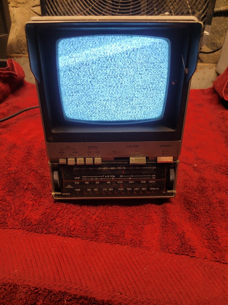 Vintage SR3000 Portable Tv/Radio