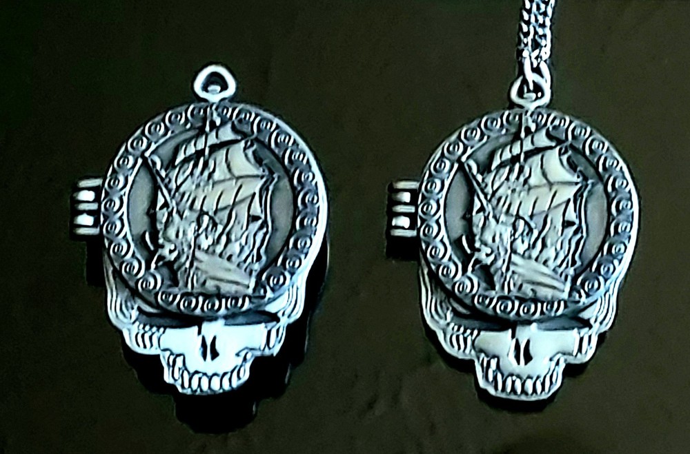 Grateful Dead pendant & Pin Set