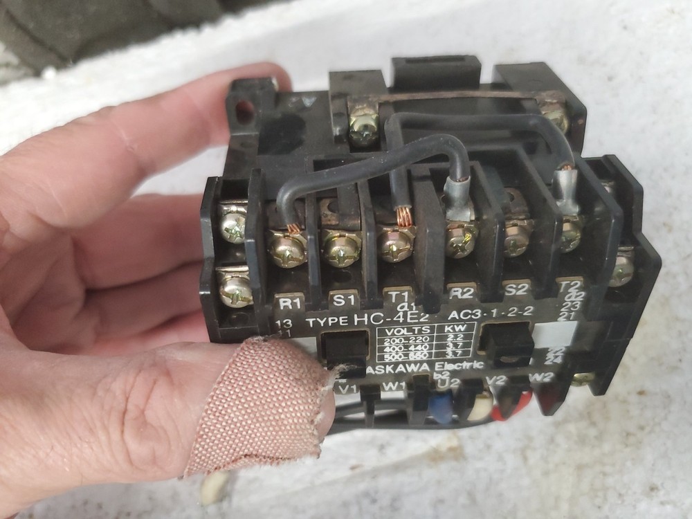 Yaskawa HC-4E2 Dual 3-phase Contactor