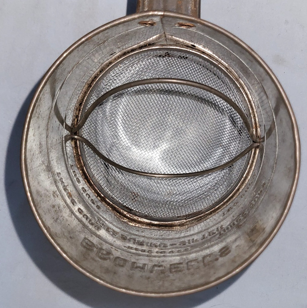 Bromwell's Three Cup Measuring Sifter Apples Design