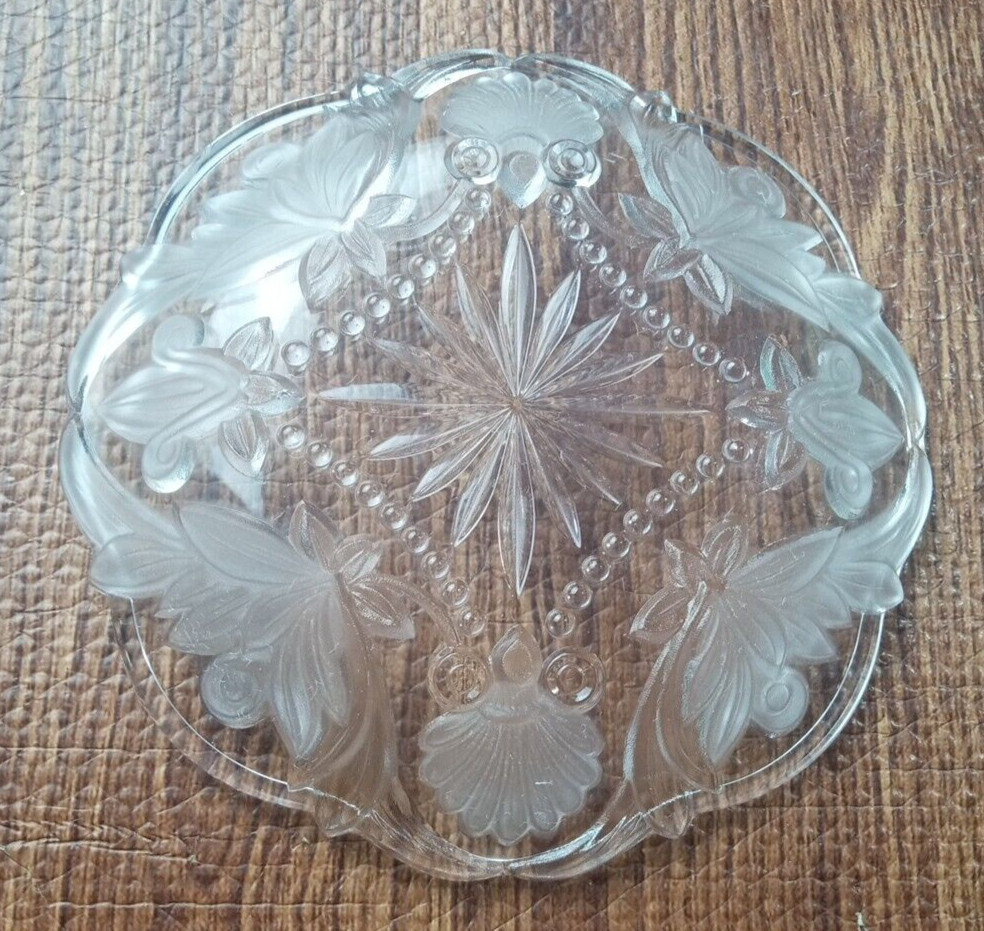 Fleur de Lis 6 3.4" Platter by 5th Avenue Crystal