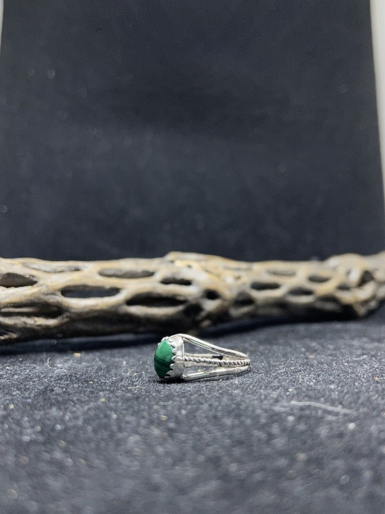 Native American Navajo malachite Sterling Silver Ring Size 5