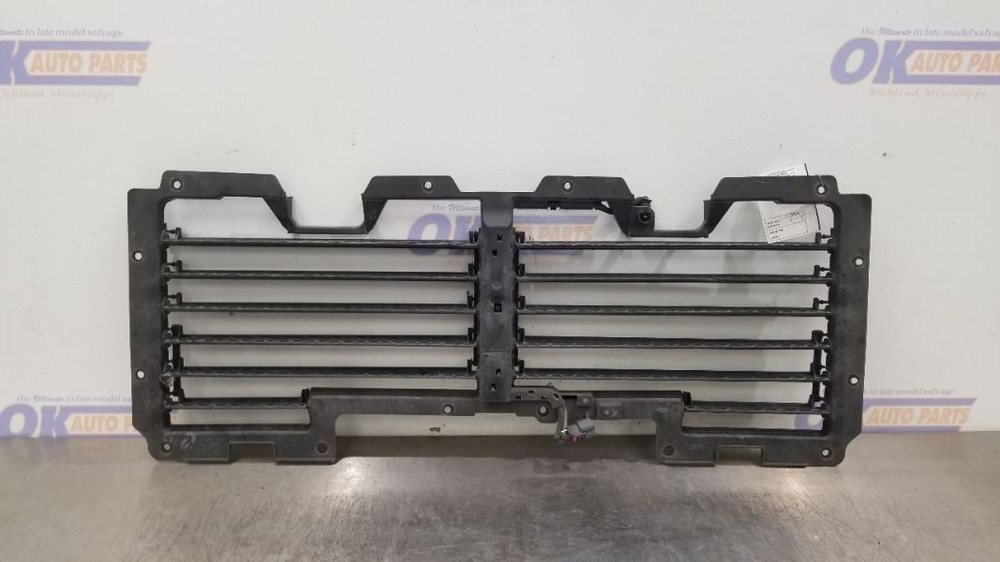 20 GMC YUKON AIR SHUTTER 6.2L L86