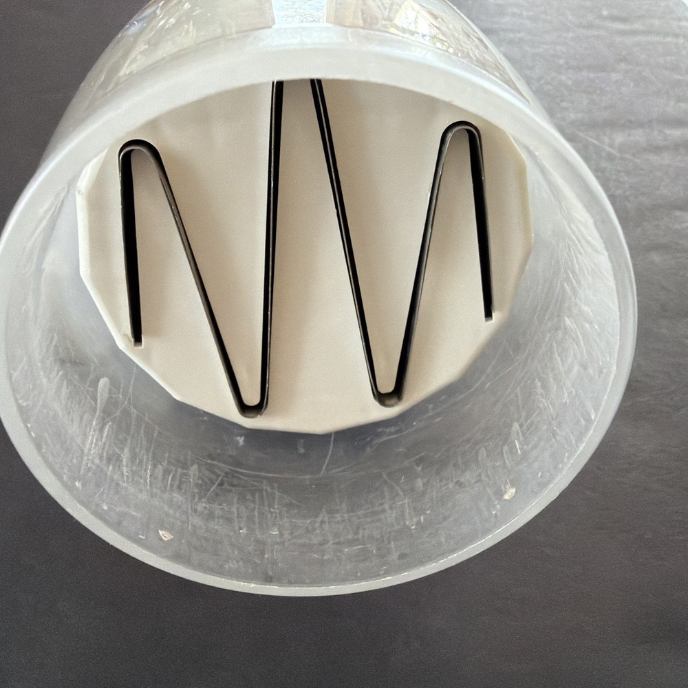 Pampered Chef #2585 Push Function Food Chopper White no Bottom Lid