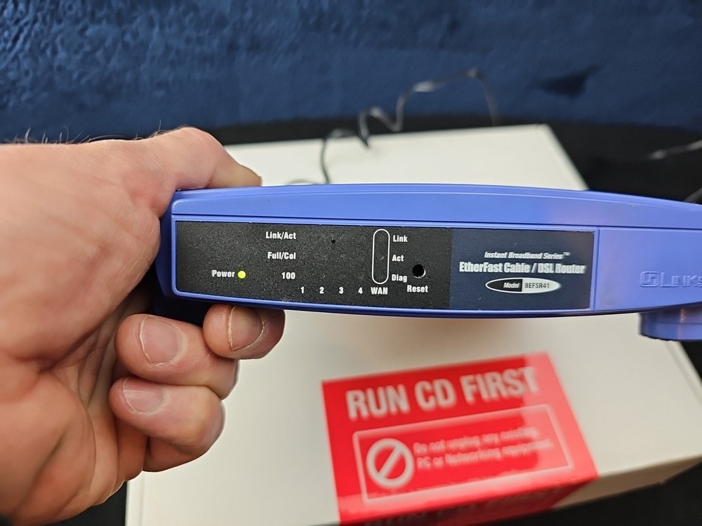 Cisco Linksys BEFSR41 Ver 4 Etherfast Cable/DSL Router w/ 4 Port Switch