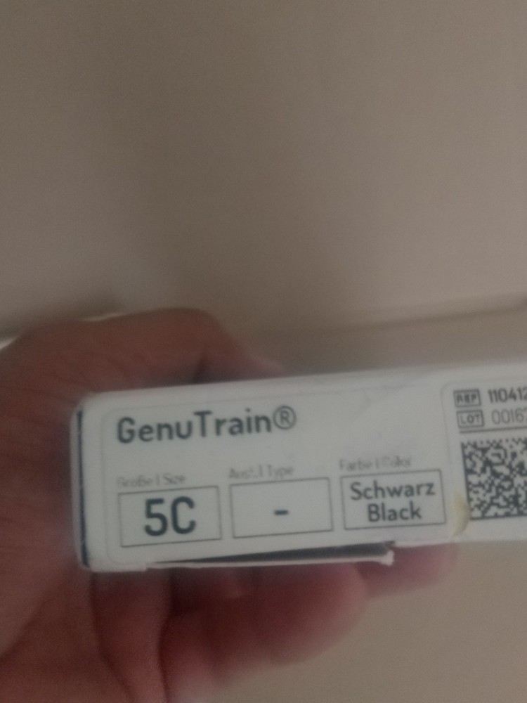 Bauerfeind GenuTrain Knee Support - Size 5 C- BLACK