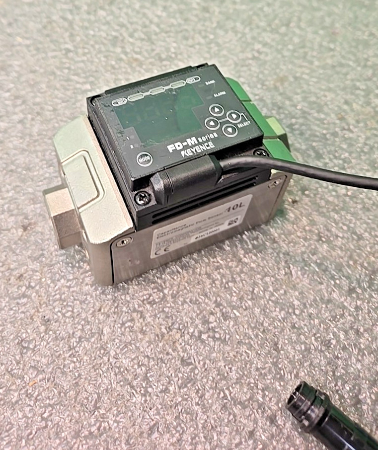 KEYENCE FD-MZ10AYK CAPACITANCE ELECTROMAGNETIC FLOW SENSOR 10L | STOCKROOM SPARE