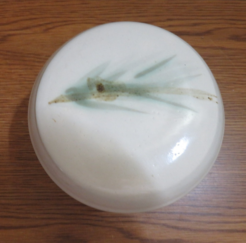 HANDMADE CERAMIC POTTERY BUTTER BELL DISH KEEPER PINE BOUGH EUC