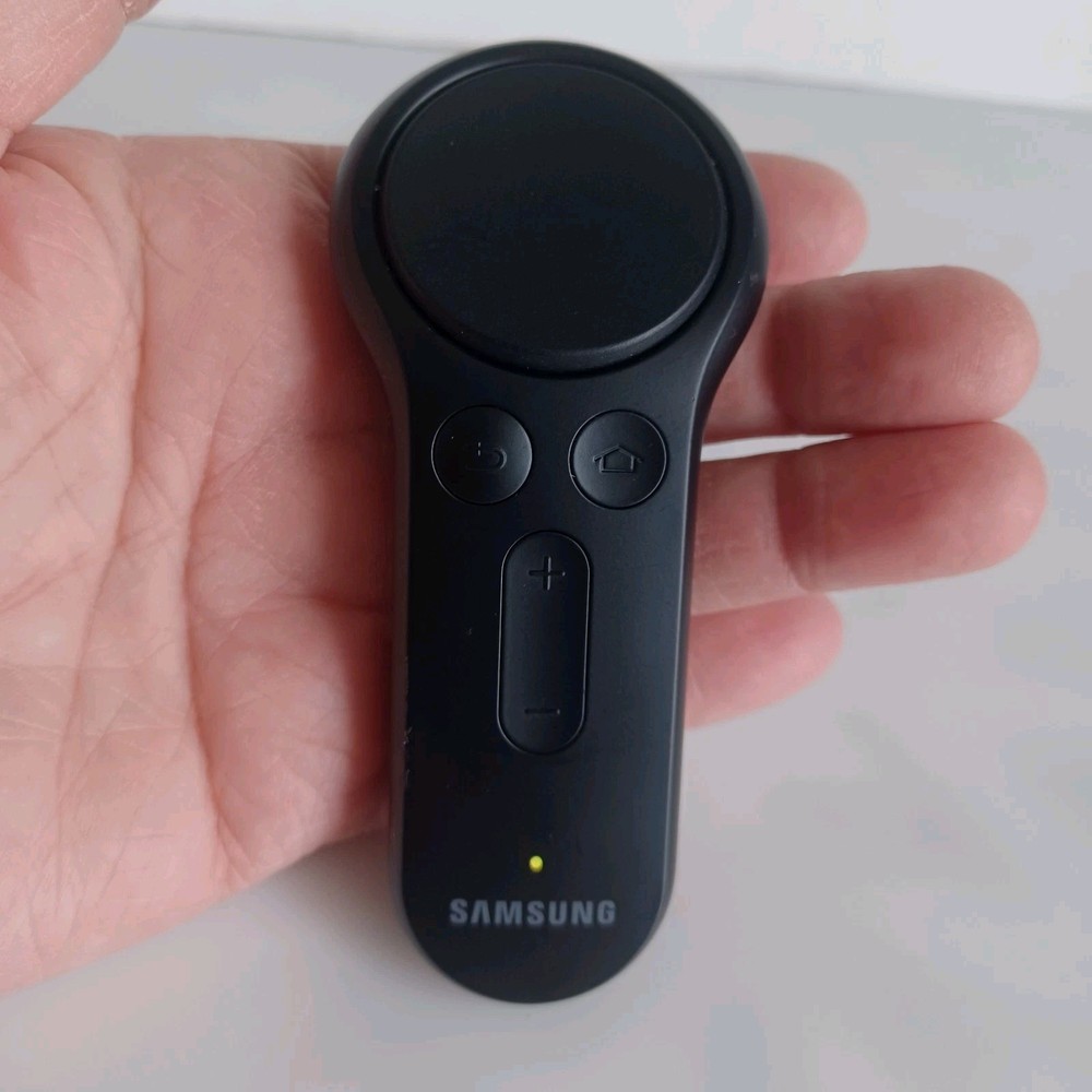Samsung  ET-YO324BBEGUS Gear VR Controller - Black