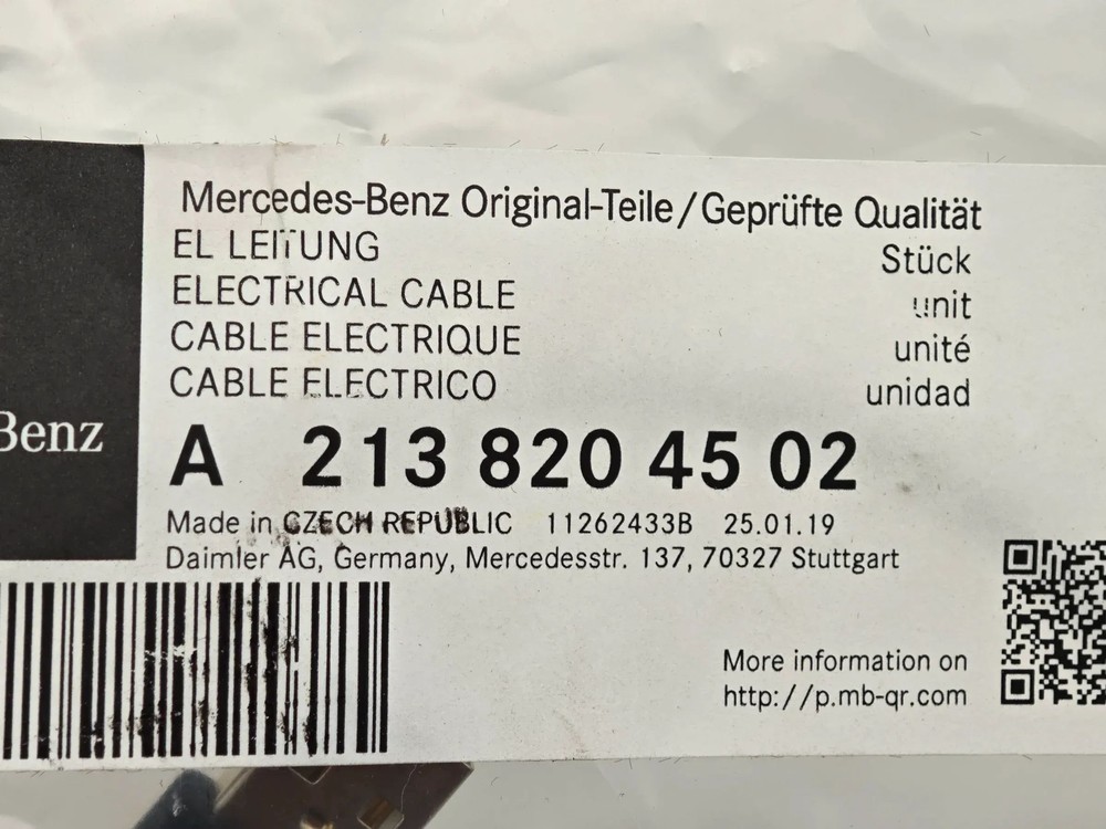 Genuine Mercedes Apple iPod iPad iPhone Apple Interface USB Cable A2138204502