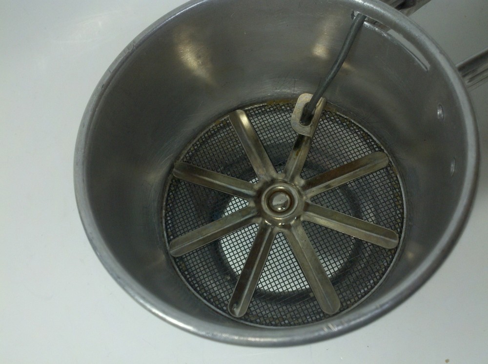 Flour Sifter Squeeze Handle Vintage Aluminum