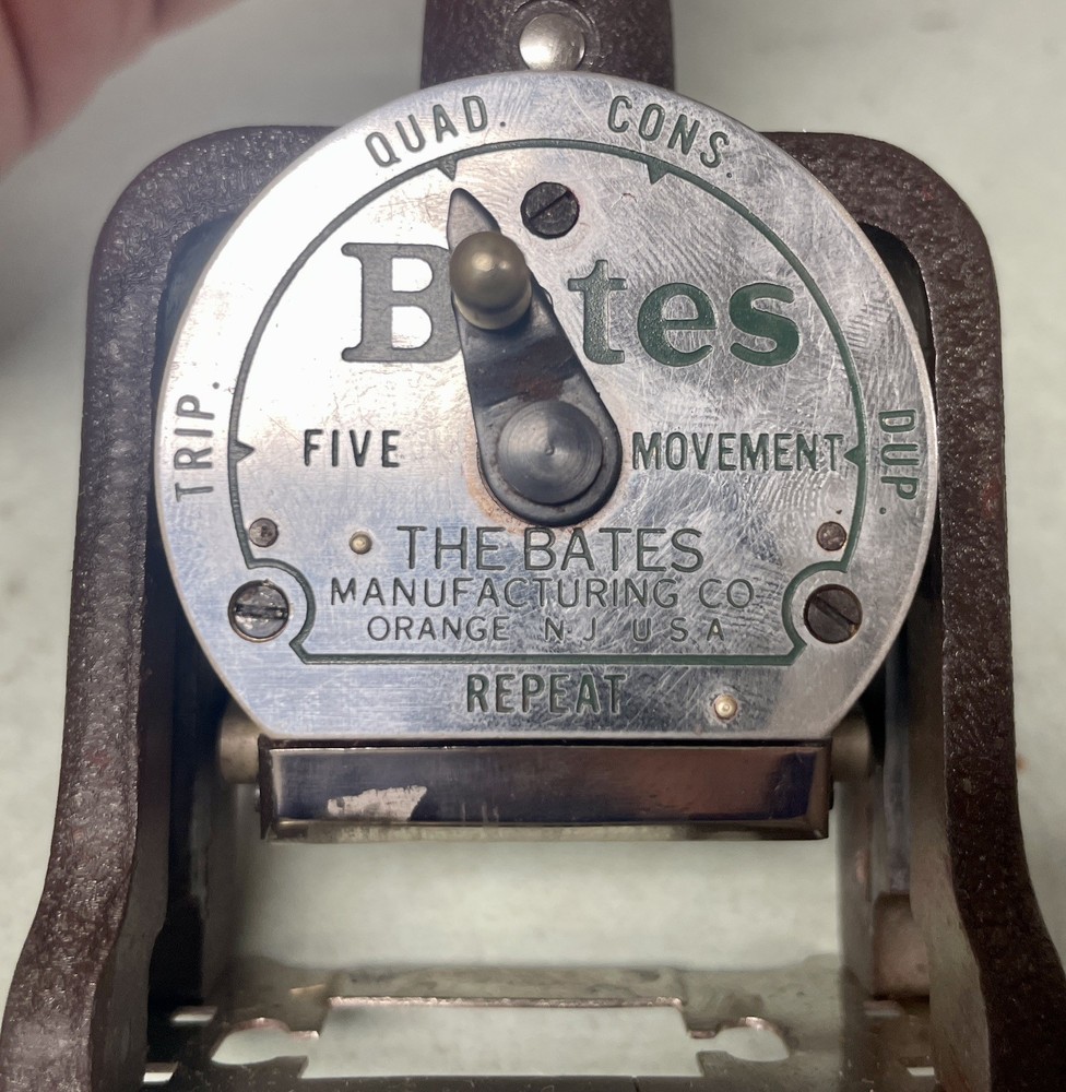 Bates Five Movement Numbering Machine: sequential stamp device six wheel style E