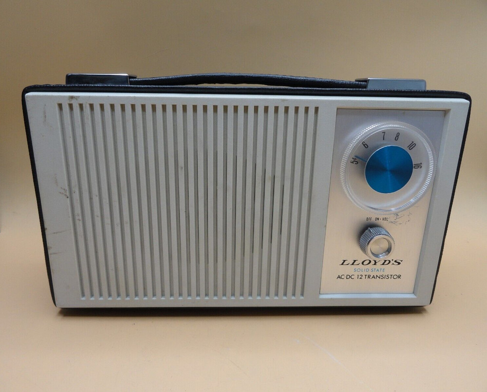 LLoyds Solid State 12 Transistor Radio Model 75448 Untested Parts or Repair
